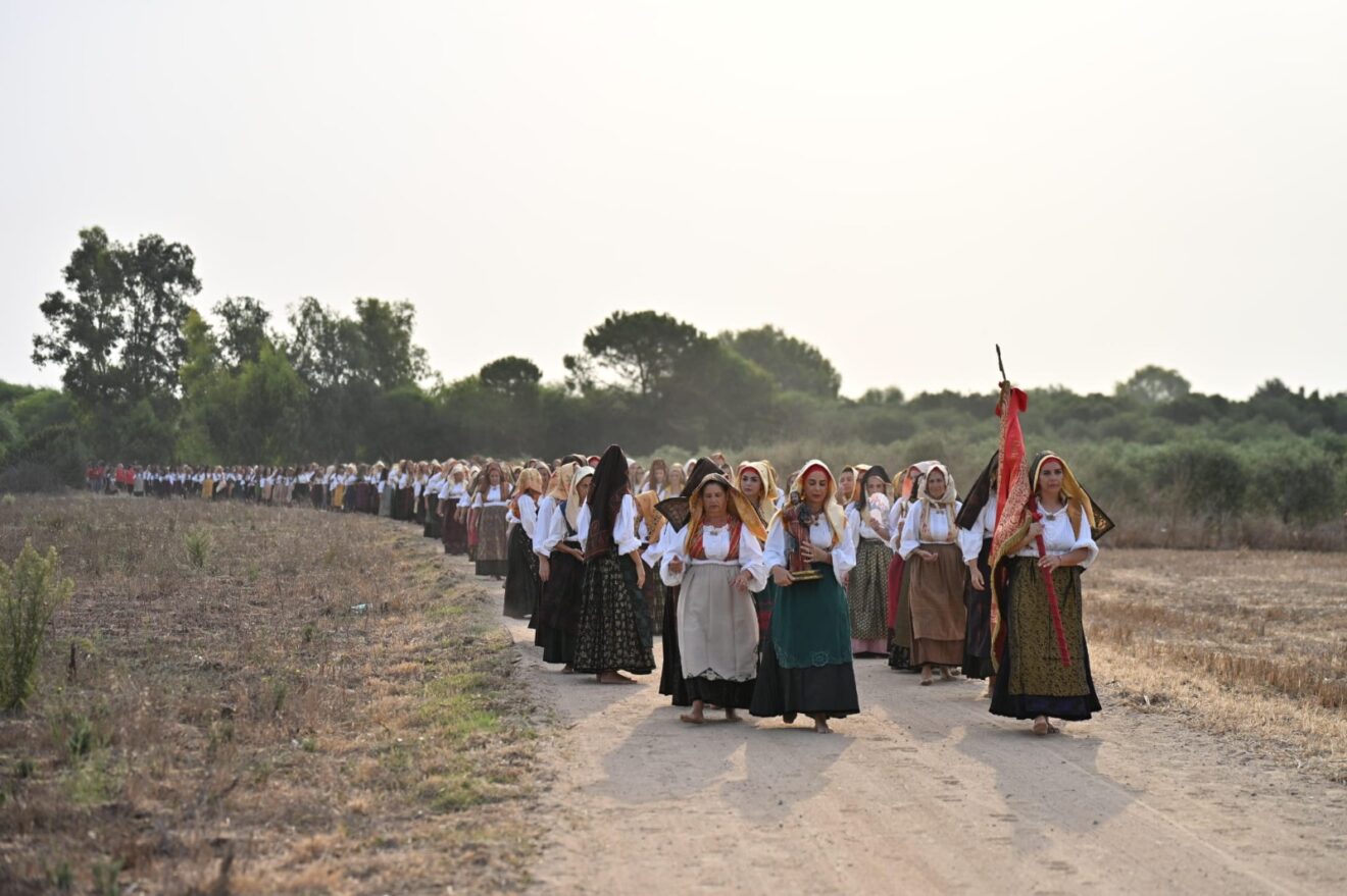 Cabras, cun su caminu de 500 fèminas iscrutzas cumentzat sa festa de Santu Srabadoi