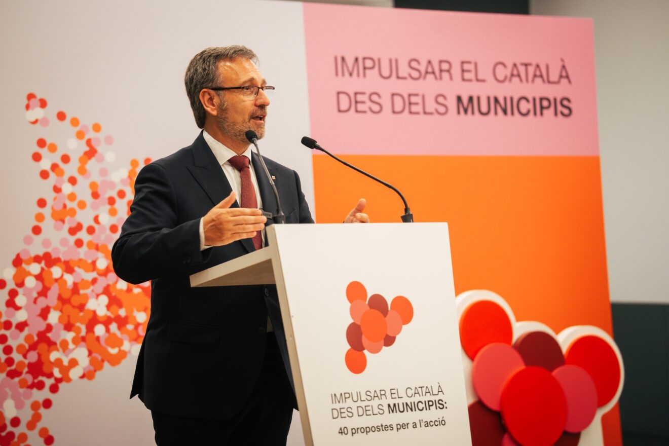 Amparu de is limbas minoritàrias, su prèmiu Ondras a su linguista catalanu Francesc Xavier Vila Moreno