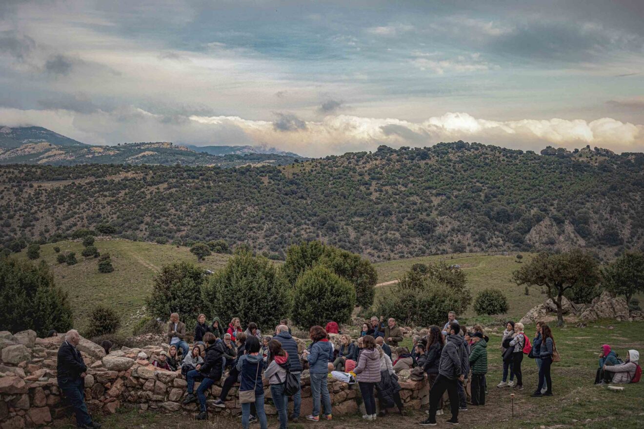 Turismu sena presse in s'Ogiastra, Seui aberit su bìagiu tra contos de brùgias e memòria